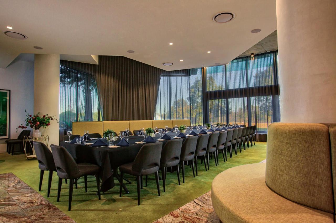 Hotel Eatons Hill 4*
